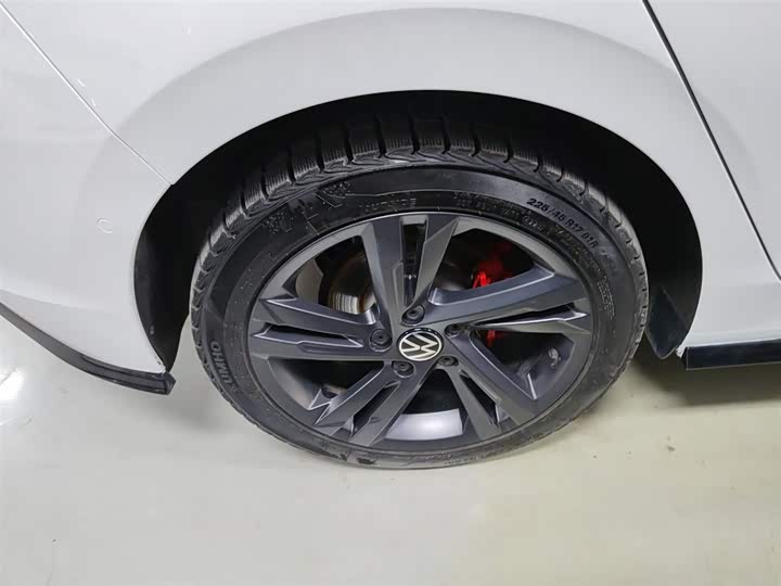 Фото 26 - Volkswagen Golf