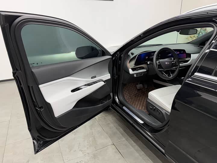 Фото 6 - Cadillac GT4