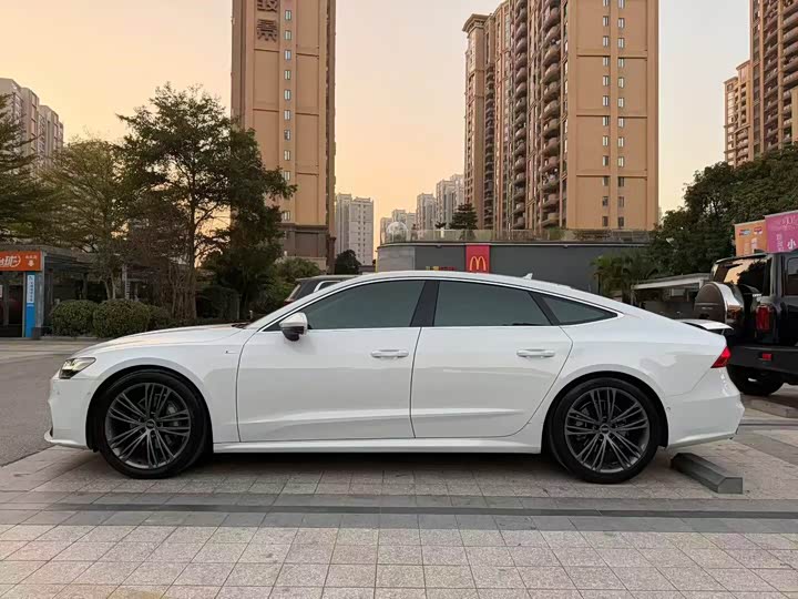 Фото 7 - Audi A7