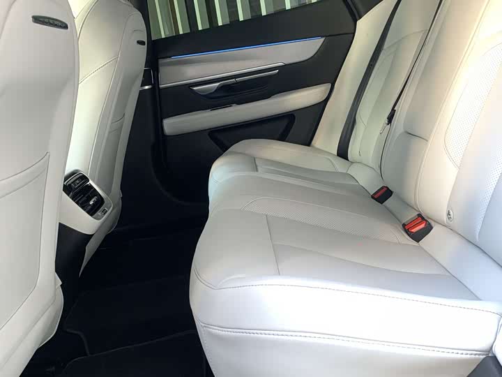 Фото 6 - XPeng P7