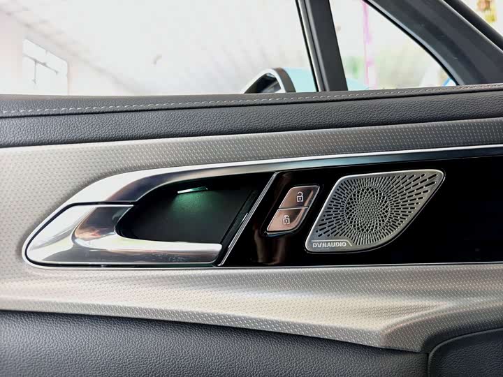 Фото 11 - Hongqi H5