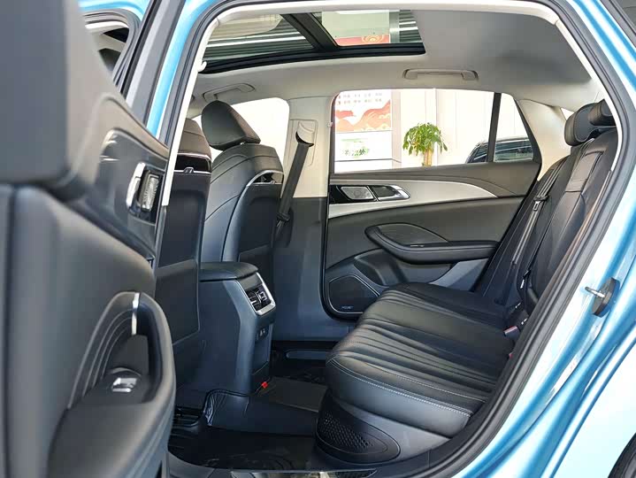 Фото 7 - Hongqi H5