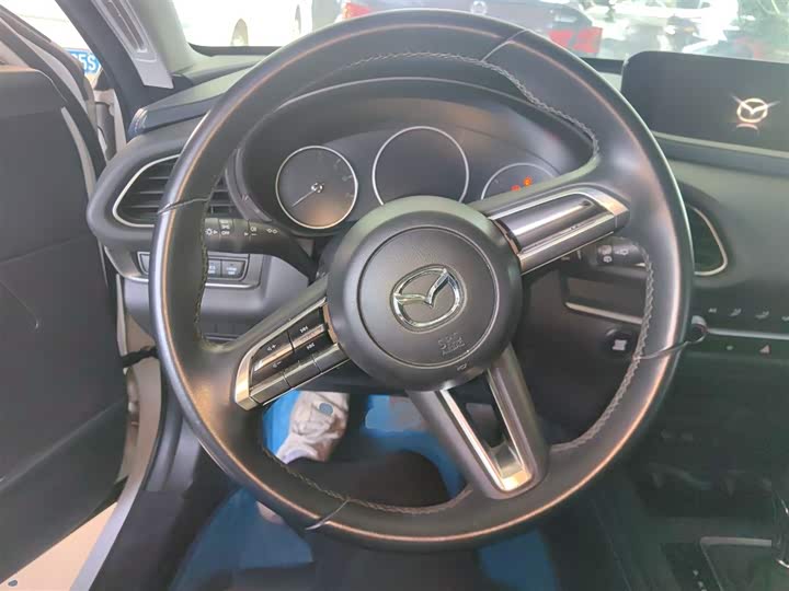 Фото 11 - Mazda CX-30