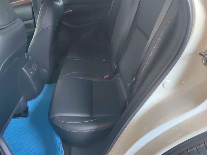 Фото 17 - Mazda CX-30