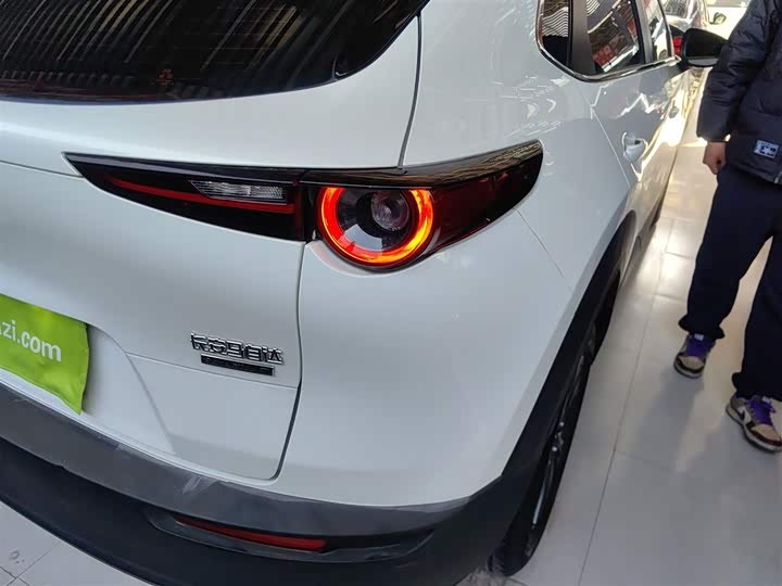 Фото 8 - Mazda CX-30