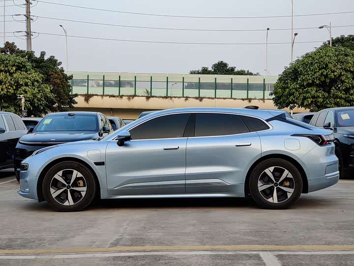 Фото 11 - Zeekr 001