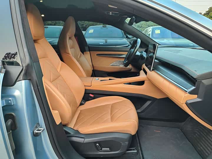 Фото 7 - Zeekr 001