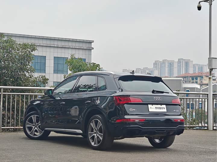 Фото 10 - Audi Q5L