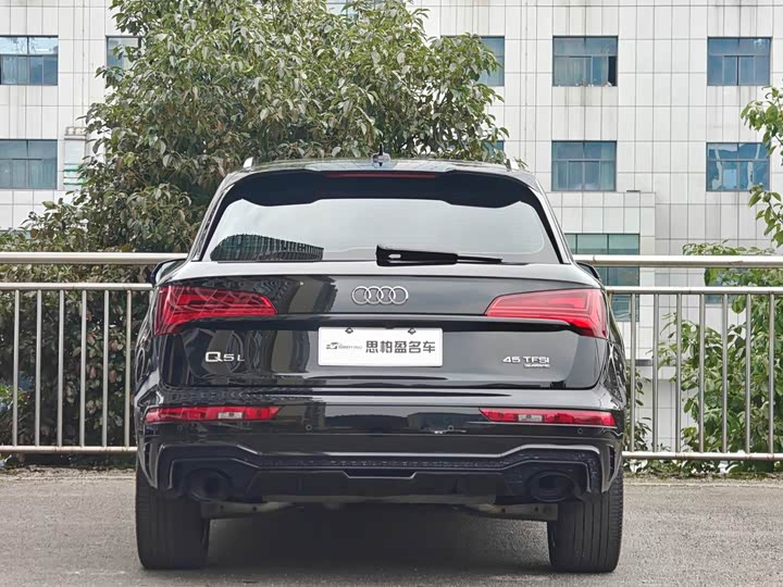 Фото 9 - Audi Q5L