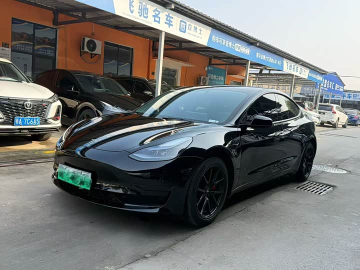 Фото 1 - Tesla Model 3