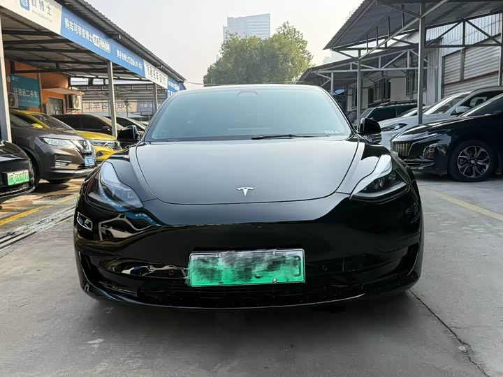 Фото 2 - Tesla Model 3