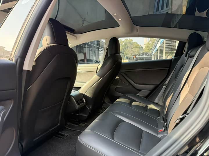 Фото 5 - Tesla Model 3