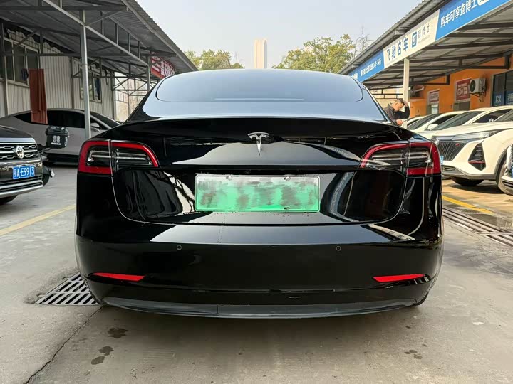 Фото 8 - Tesla Model 3