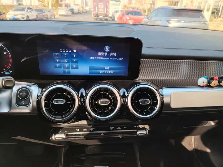 Фото 11 - Mercedes-Benz GLB-Class