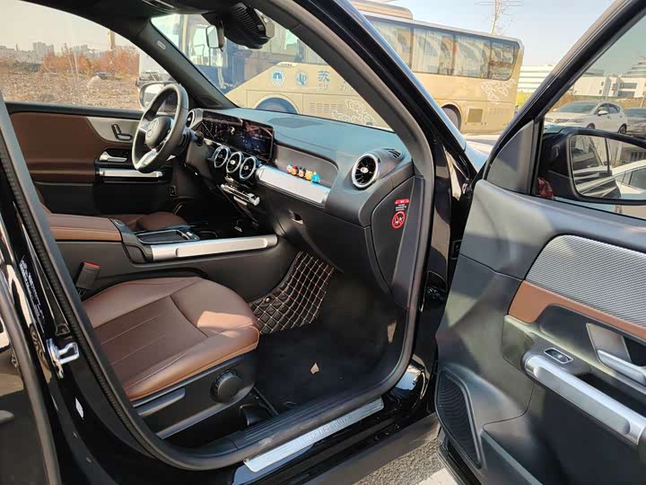 Фото 13 - Mercedes-Benz GLB-Class