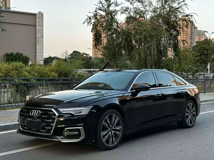 Фото 1 - Audi A6L