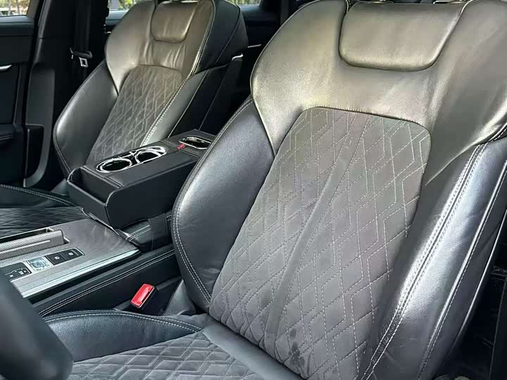 Фото 5 - Audi A6L