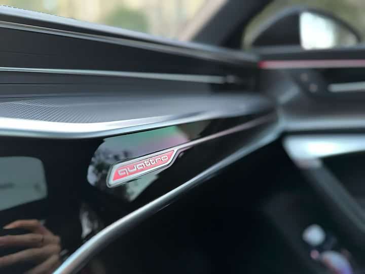 Фото 7 - Audi A6L