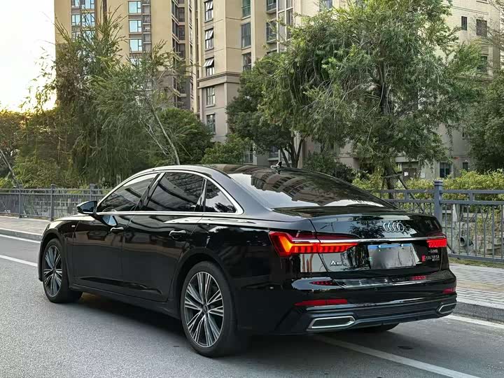 Фото 9 - Audi A6L