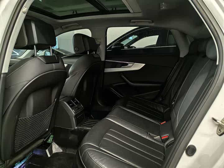 Фото 12 - Audi A4L