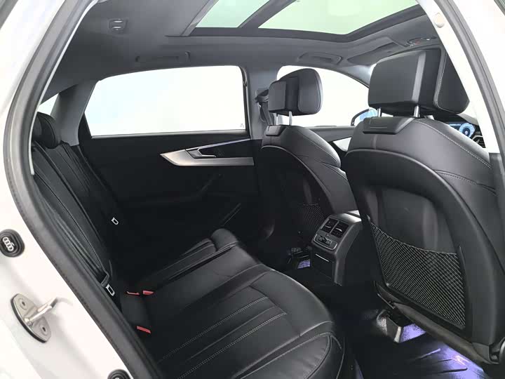 Фото 13 - Audi A4L