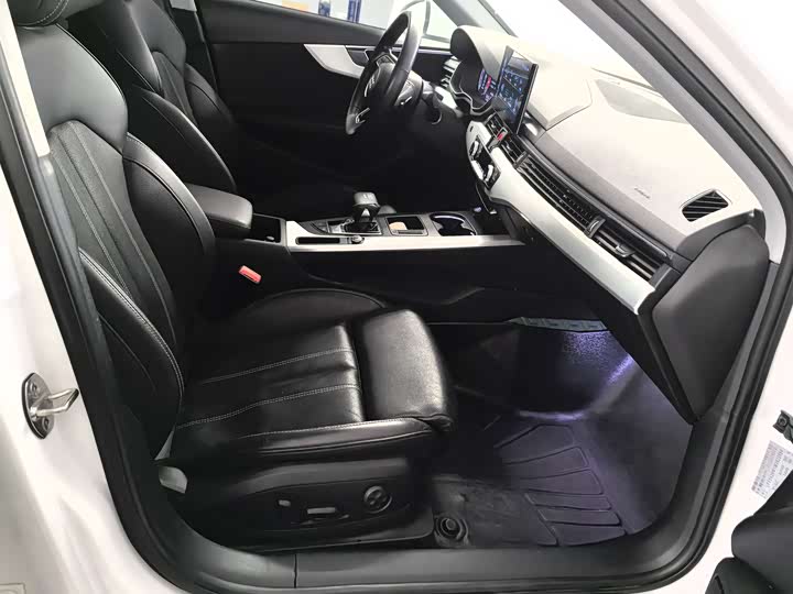 Фото 15 - Audi A4L