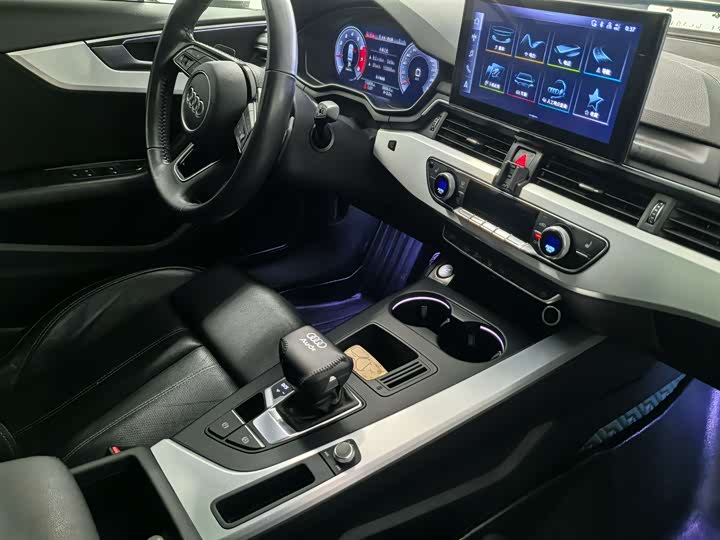 Фото 16 - Audi A4L