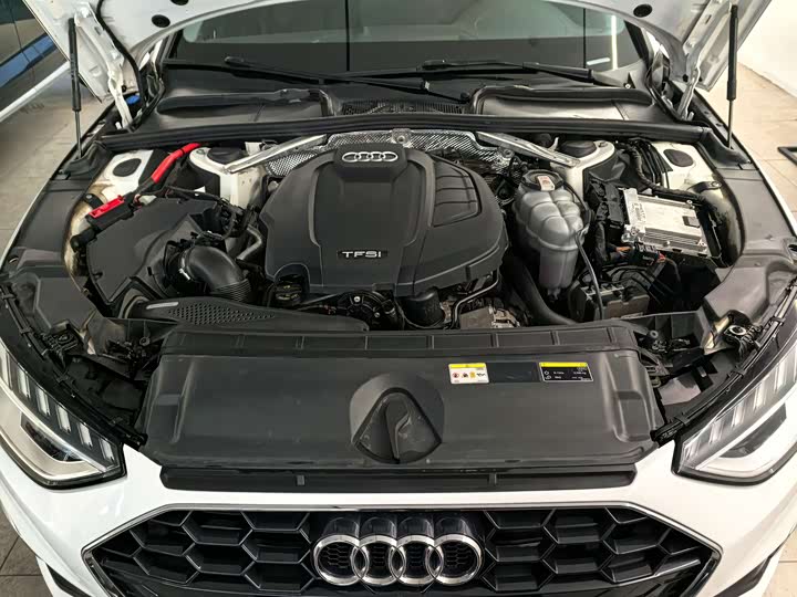 Фото 17 - Audi A4L