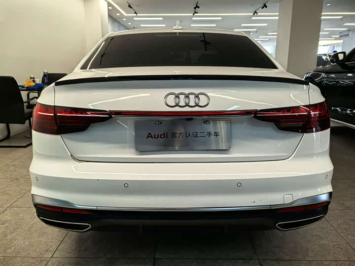 Фото 5 - Audi A4L