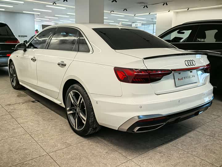 Фото 6 - Audi A4L