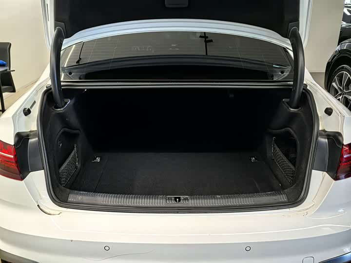 Фото 7 - Audi A4L