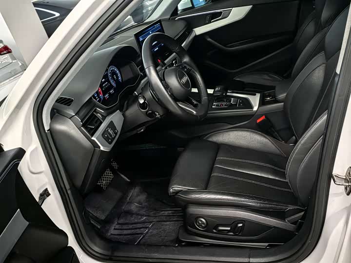 Фото 8 - Audi A4L