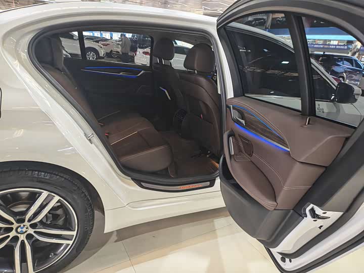 Фото 9 - BMW 5 Series