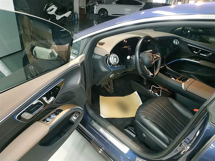 Фото 16 - Mercedes-Benz EQS