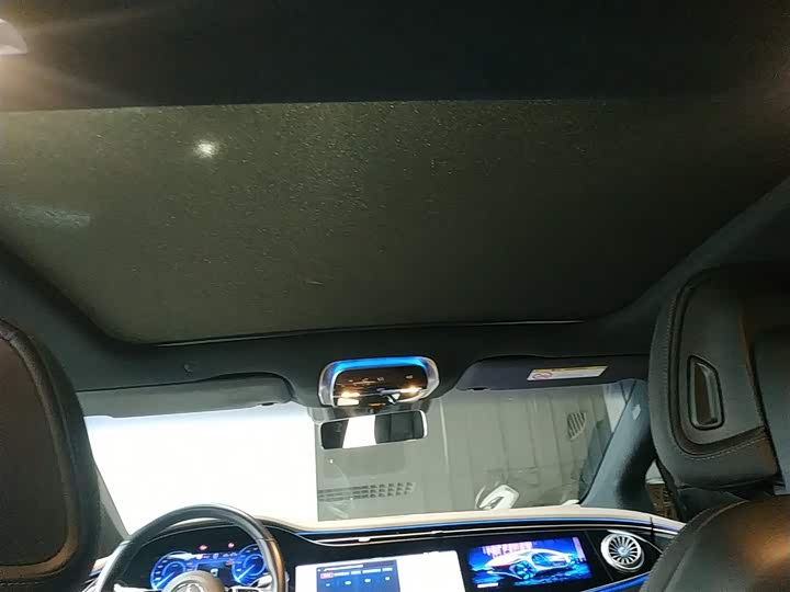 Фото 18 - Mercedes-Benz EQS