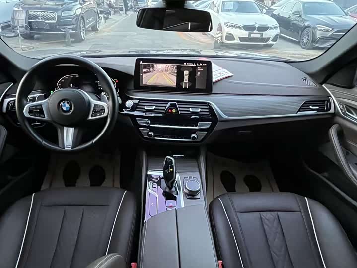 Фото 17 - BMW 5 Series