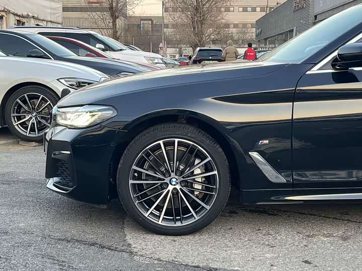 Фото 25 - BMW 5 Series