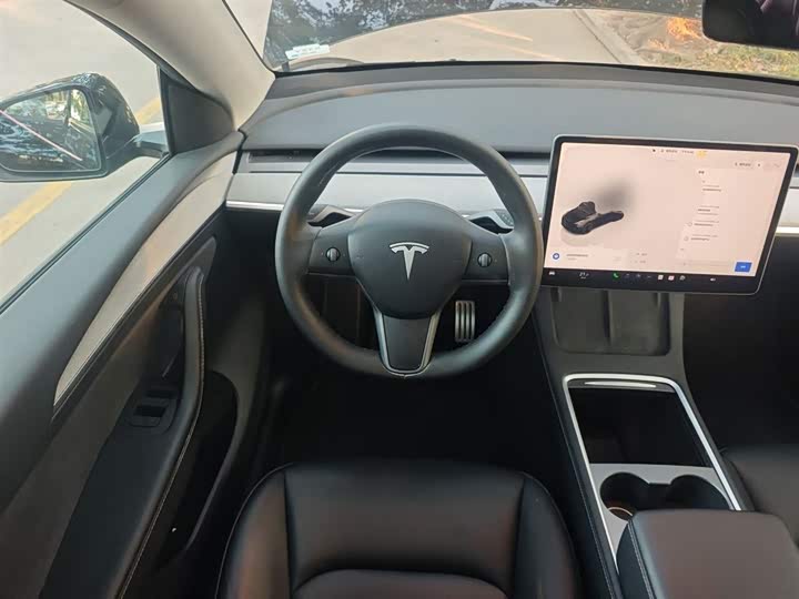 Фото 3 - Tesla Model Y