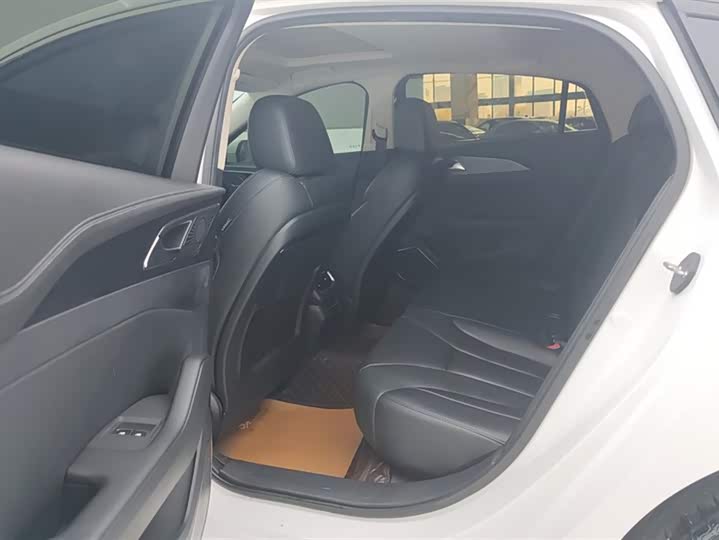 Фото 11 - Hongqi H5