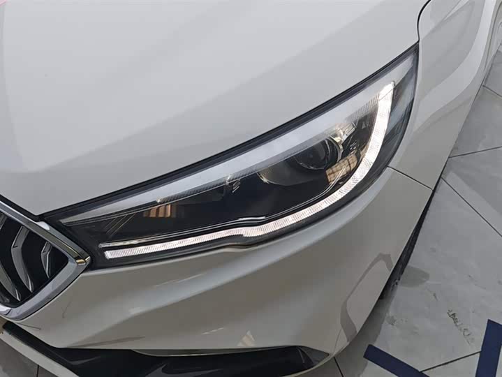 Фото 5 - Hongqi H5