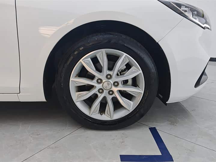 Фото 6 - Hongqi H5