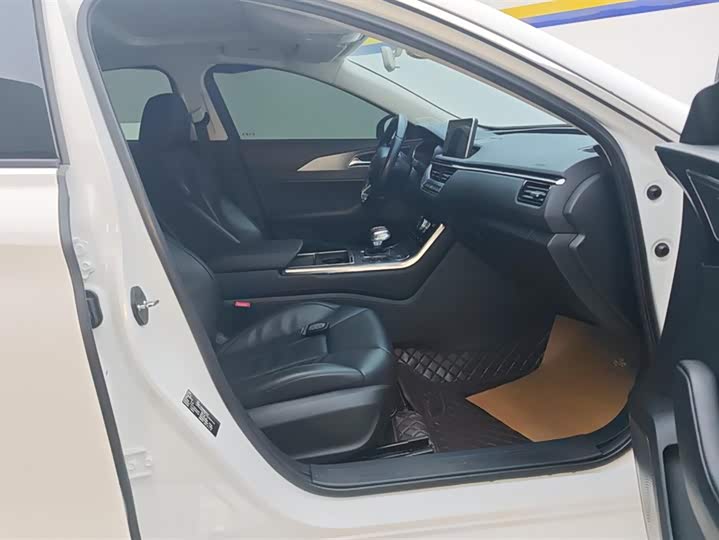 Фото 8 - Hongqi H5