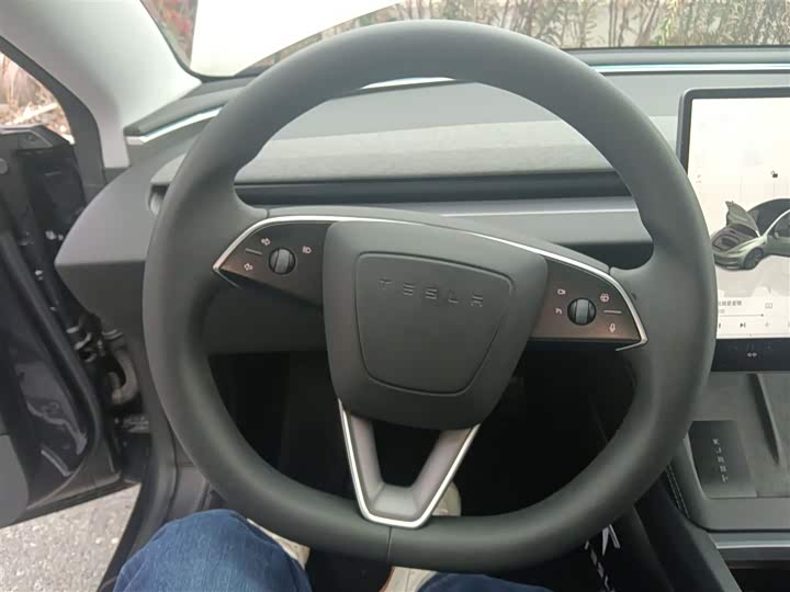 Фото 11 - Tesla Model 3