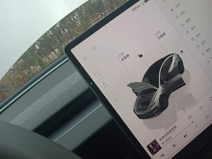 Фото 14 - Tesla Model 3