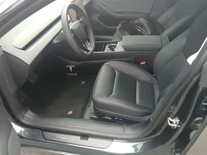 Фото 15 - Tesla Model 3