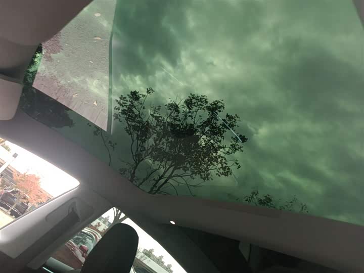 Фото 18 - Tesla Model 3