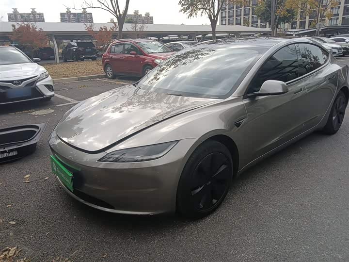 Фото 2 - Tesla Model 3