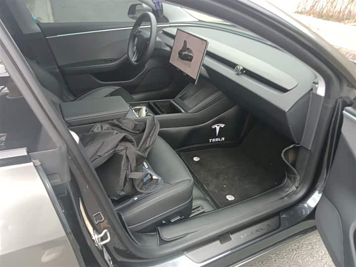 Фото 25 - Tesla Model 3