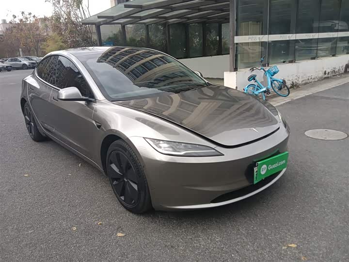 Фото 4 - Tesla Model 3