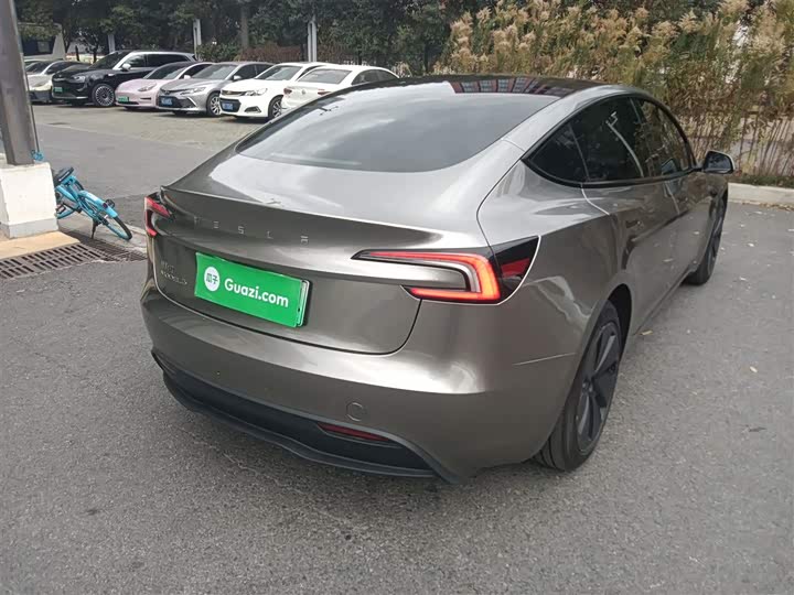 Фото 7 - Tesla Model 3